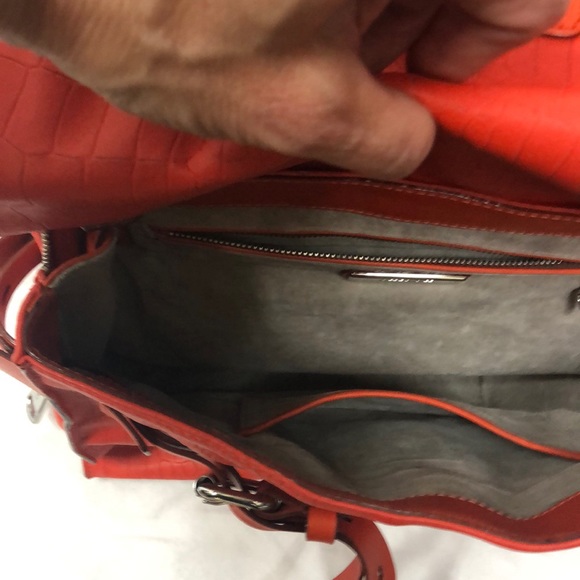 Chic Orange Leather Tote Bag - Picture 3 of 8